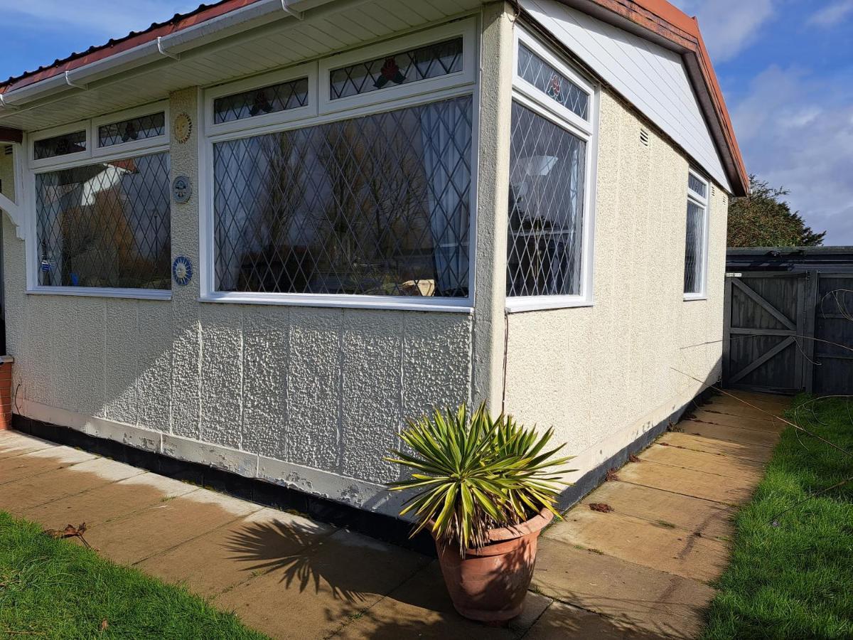 Beach & Tonic Beachside Chalet Humberston ภายนอก รูปภาพ