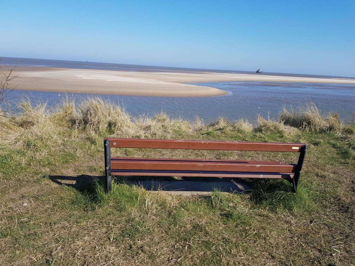 Beach & Tonic Beachside Chalet Humberston ภายนอก รูปภาพ